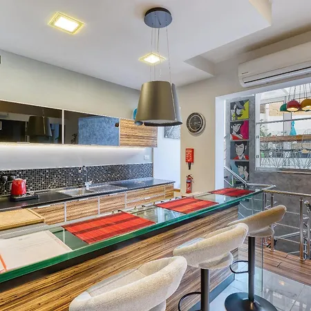 Apartman Sunlit Maisonette With Private Terrace & Bbq By 360 Estates Rabat