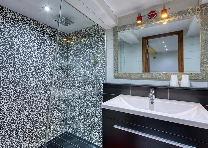 Apartman Sunlit Maisonette With Private Terrace & Bbq By 360 Estates *